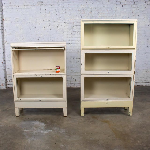 Early to Mid-20th Century Industrial Rustic Pair Modular Stacking Barrister Bookcase by Globe-Wernicke For Sale - Image 18 of 18