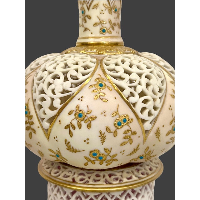 Exceptional Grainger & Co. Worcester Pierced Reticulated Porcelain White & Gilded Vase / Vessel, Attr. Alfred Barry, (Aesthectic Period / Orientalist) For Sale - Image 9 of 15
