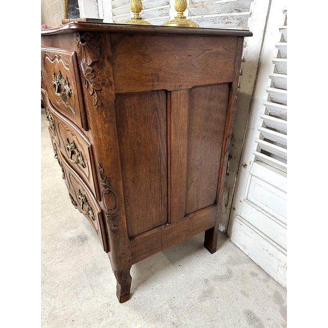18th Century Walnut Dresser For Sale - Image 10 of 18