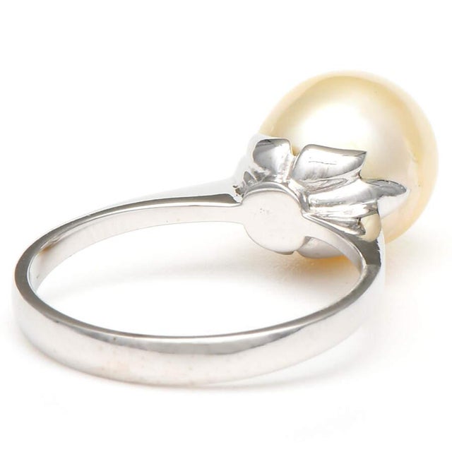 Contemporary 18KW Cultured Pearl Ring, size 8.5 For Sale - Image 3 of 5