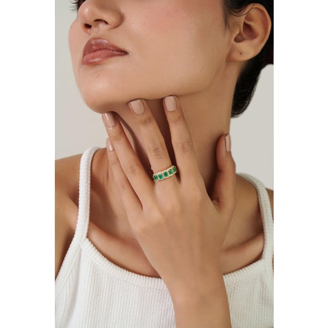 1.31 Carat Emerald & Diamond Statement Band Ring in 14k Yellow Gold Size 4 For Sale In New York - Image 6 of 16