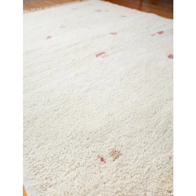 Mid-Century Modern Handmade-To-Order Natural White Moroccan Wool Rug With Beige and Rose Pebble Pattern - 9x12 Ft For Sale - Image 3 of 13