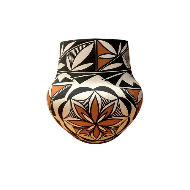 Louise Amos Acoma Pueblo New Mexico Native American Pottery Olla Vase With Heartline Deer Motif, Smithsonian American Indian Museum For Sale - Image 12 of 14