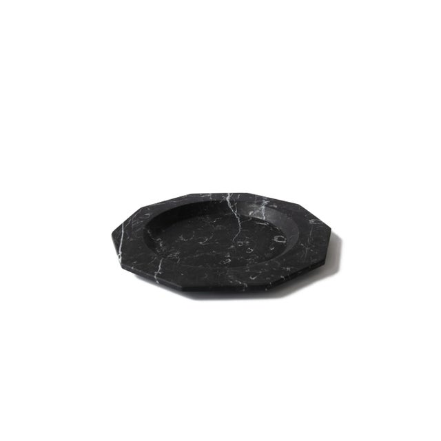 Dinner plate in satin black Marquina marble. Available also in white Carrara or red Levanto and white Carrara marble;...