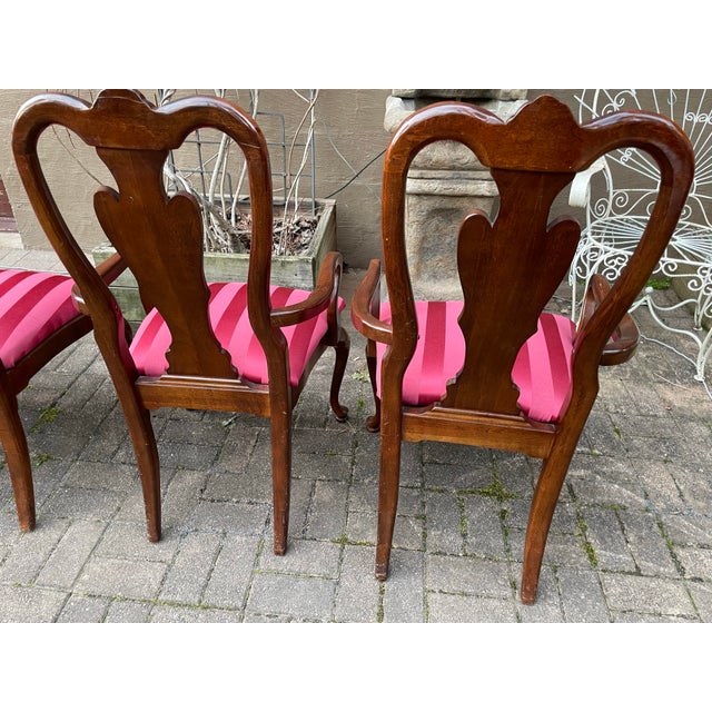 Set of 6 Queen Anne style dining chairs by American Drew. Dining table available in a separate listing. Chairs are in...