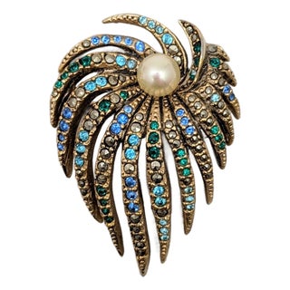 Vintage 1980s Signed Les Bernard Goldtone Faux-Pearl & Rhinestone Brooch For Sale