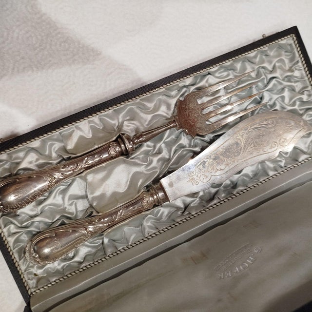 Silver Cutlery Set for Serving Fish - 19th Century. 219 grams. Height: 12.21 in (31 cm) Width: 4.93 in (12.5 cm) Depth:...