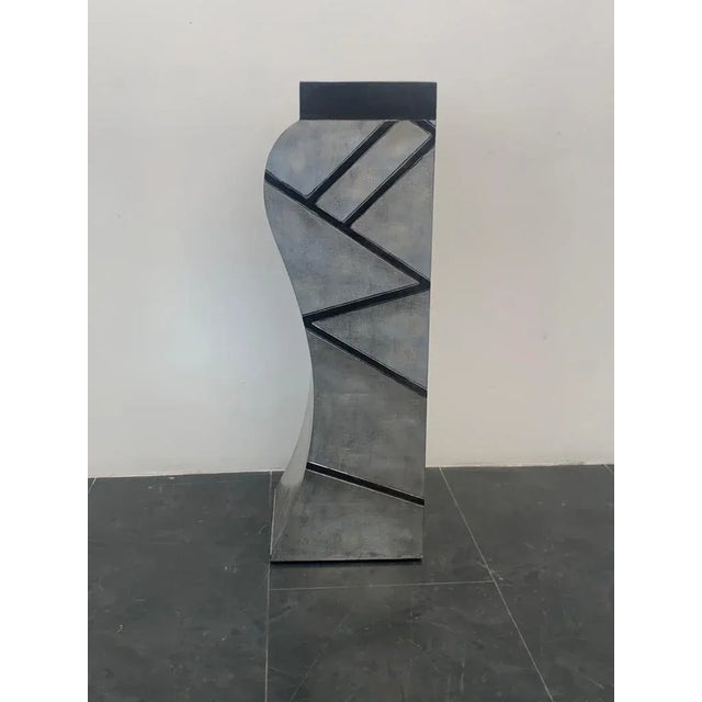 Patinated Silver Leaf Pedestal with Black Lacquered Engraved Lines For Sale - Image 11 of 13