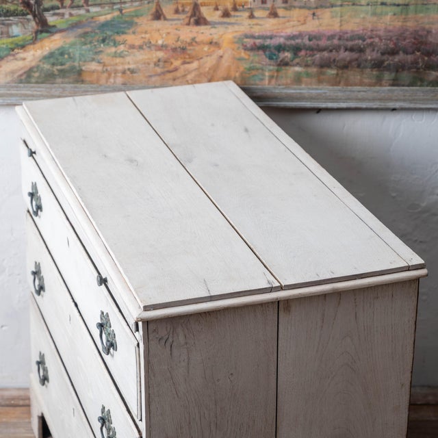 Georgian Oak Chest With Brushing Slide, c.1740 For Sale - Image 11 of 18