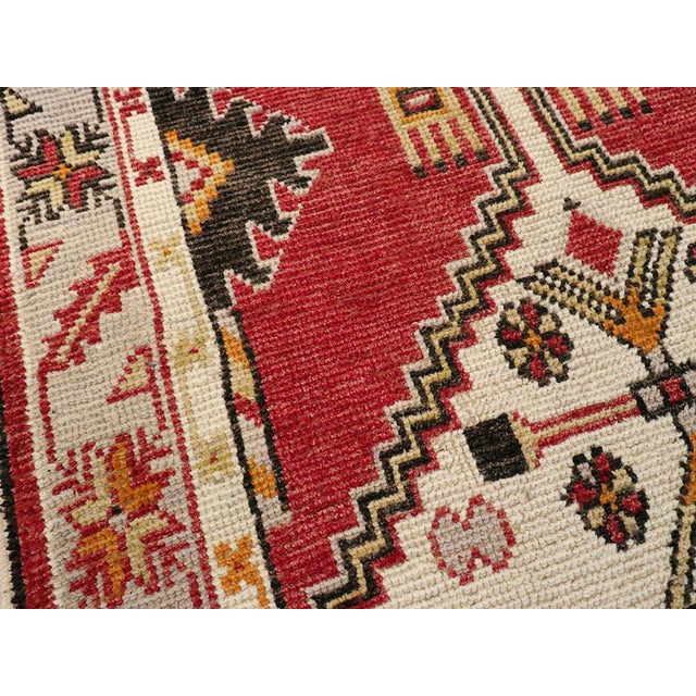 Tribal Galerie Shabab Collection Mid-20th Century Turkish Oushak Throw Rug For Sale - Image 3 of 7