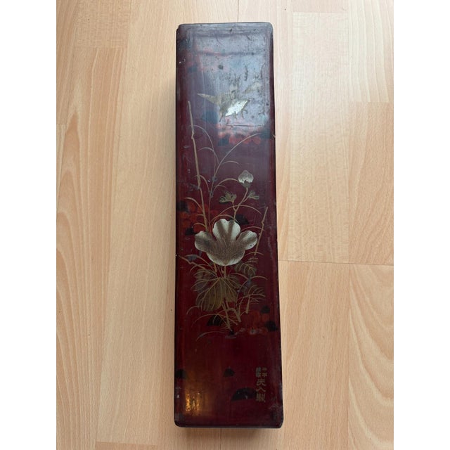 The box measures approximately 6 × 37.1 × 9.3 cm (H/W/D) and is made of lacquered wood. The elongated, rectangular box...