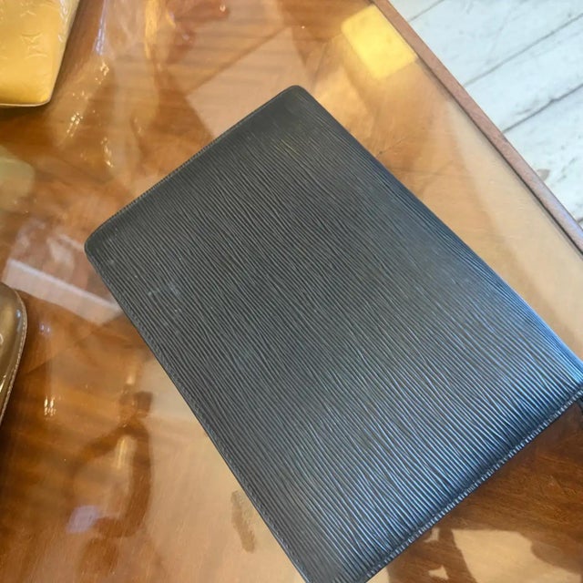 A 1995 Louis Vuitton Poche Dragonne Blak Epi Leather Clutch For Sale - Image 12 of 18