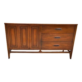 Broyhill lMid Century Walnut Credenza. 1960s. For Sale