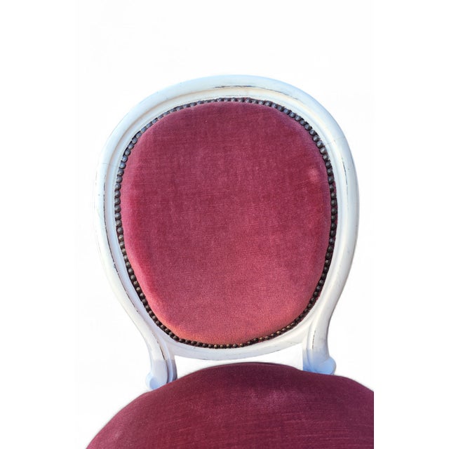 Antique French Louis XVI Style Château Chairs in Pink Velvet, 1890s, Set of 4 For Sale - Image 12 of 18