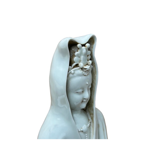 Dehua Blanc De Chine White GuanYin Bodhisattva Porcelain Statue For Sale - Image 10 of 10