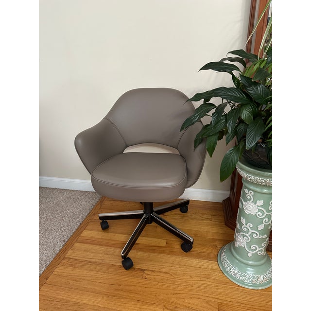 2010s Authentic 2019 Knoll Eero Saarinen Executive Swivel-Tilt Desk Chair in Cadet Grey Volo Leather For Sale - Image 5 of 11