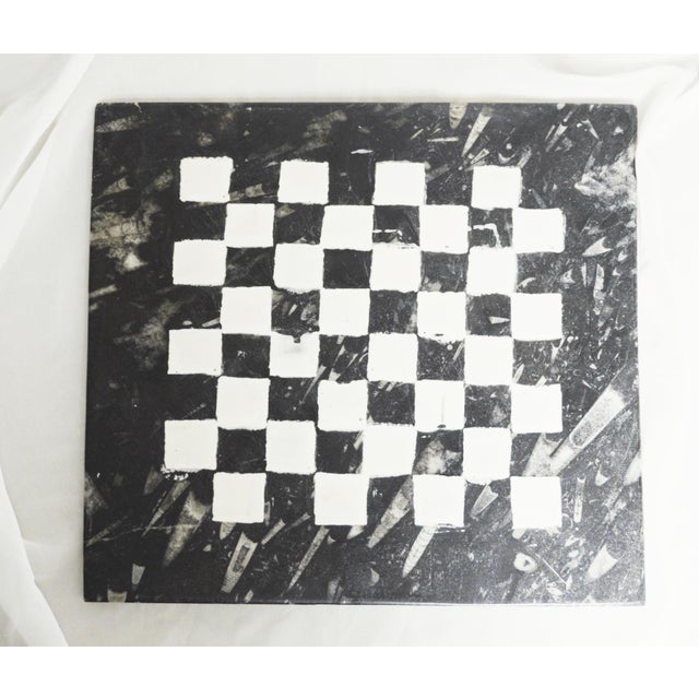 1950s Mid-Century Brutalist Marble Chess Board Set with Black and White Orthoceras Fossil Slab and Stone Pieces, 1950s, Set of 33 For Sale - Image 5 of 16