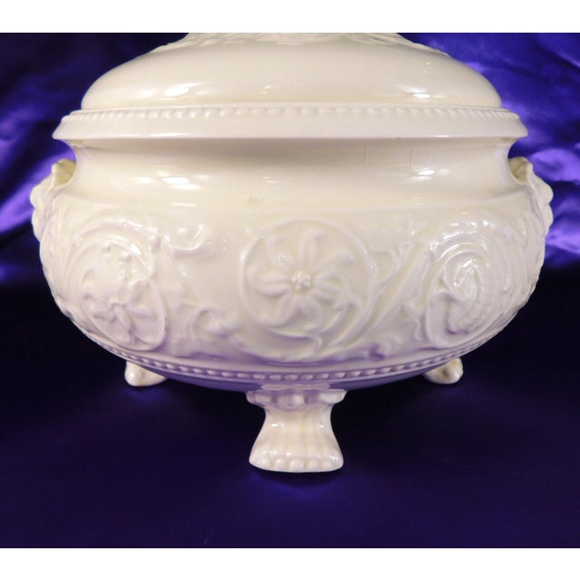 1920s Mid Century Modern Wedgwood Patrician Footed Tureen With Face For Sale - Image 4 of 8