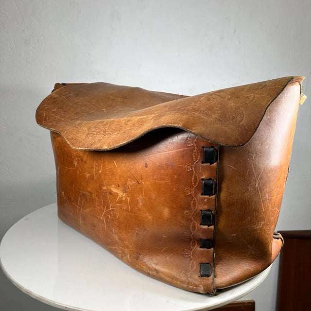 AMBIANIC presents 1970s Vintage Hipster Leather Satchel Saddle Bag Contrast Top Stitch 14 tall x 10.5 d x 19.5 w Preowned...