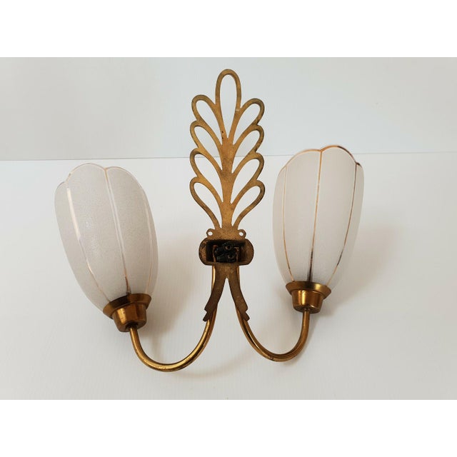 1950s Large Vintage Leaf Wall Light in Gilded Brass and Glass, 1950s For Sale - Image 5 of 6