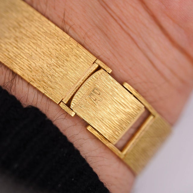 1960s Audemars Piguet 28mm 18k Gold Brown Fumé Sunburst Mesh Bracelet Watch For Sale - Image 14 of 14