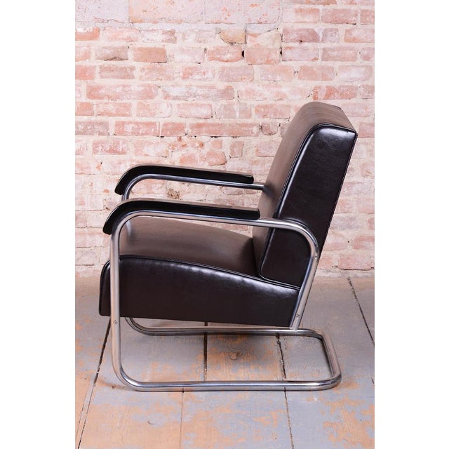 1930s Bauhaus Armchair in Chrome and Leather from Hynek Gottwald, Czech, 1930s For Sale - Image 5 of 15
