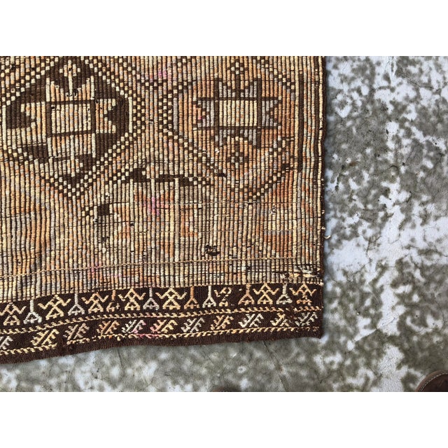 Tan 1960s Vintage Turkish Oushak Faded Handwoven Tribal Rug - 5′8″ × 9′10″ For Sale - Image 8 of 9