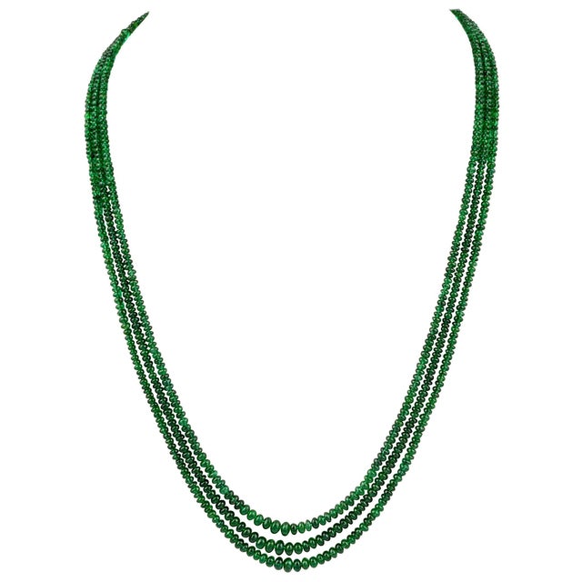 200Ct Fine Emerald Beads 3 Line Necklace with 14 Kt Yellow Gold Clasp Adjustable For Sale - Image 15 of 18