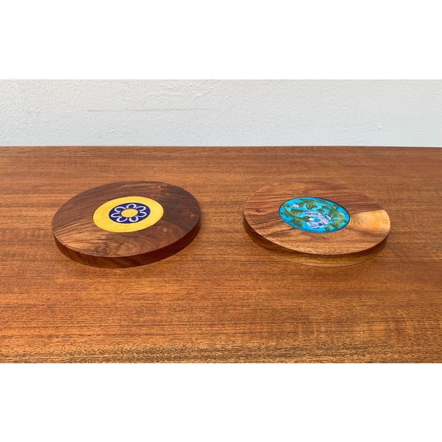 Mid-Century Wooden and Ceramic Plates, 1960s, Set of 2 For Sale - Image 12 of 18