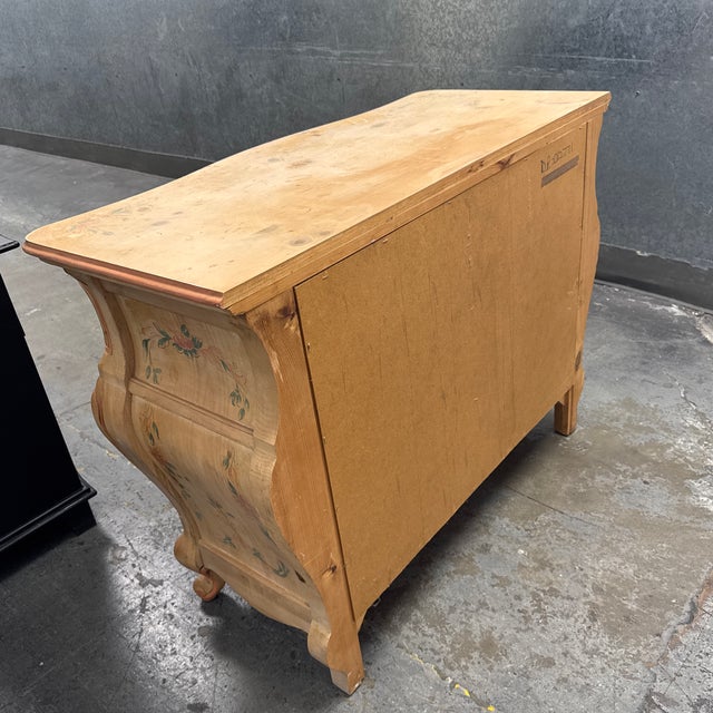 2010s Pulaski Furniture Bombe Chest of Drawers For Sale - Image 5 of 12