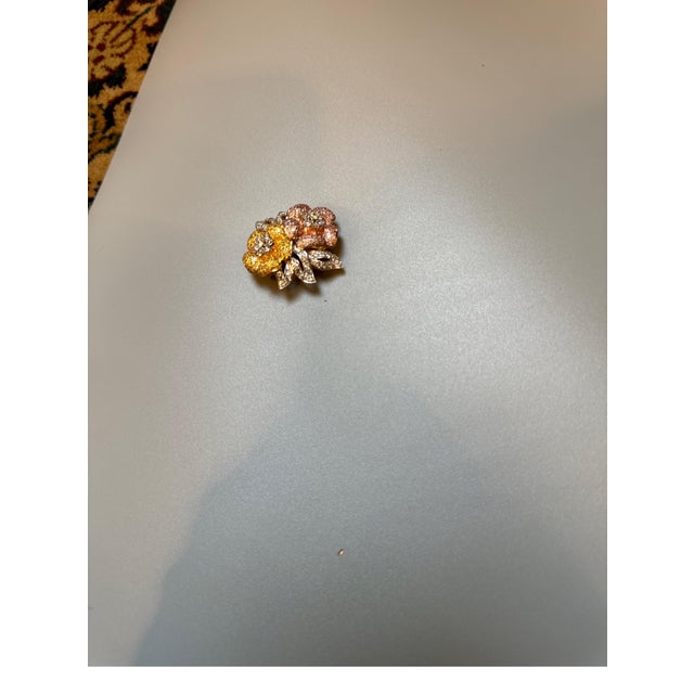 2020s 4 Ct Natural Fancy Color Diamond Flower Pin/ Brooch in 18 Kt Multi Color Gold For Sale - Image 5 of 8