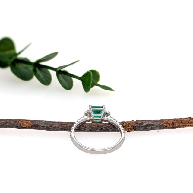 2020s Colombian Emerald Ring With Diamond Accents: 14k Solid Gold, Asscher Cut 6mm, Size 6.75 For Sale - Image 5 of 6