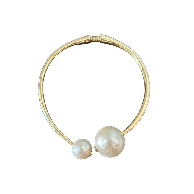 2020s Kenneth Jay Lane Pearl Ends Collar Necklace – 22k Gold-Plated Choker With Faux Pearls, Iconic Designer Costume Jewelry For Sale - Image 5 of 8