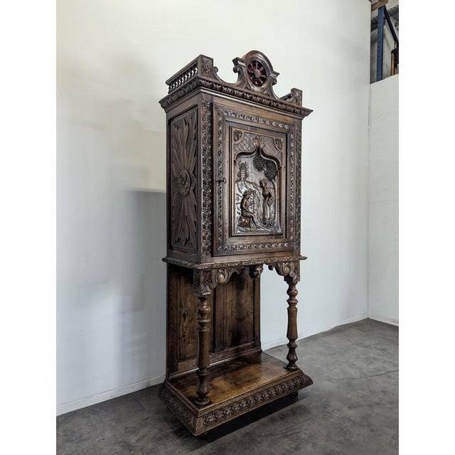 Breton Style Chestnut Cabinet, in Very Good conditions.