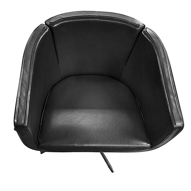 Metal Set of Four B & B Italia 21st-Century “Tulip Sixty” Swivel Armchairs in Leather and Chrome For Sale - Image 7 of 17