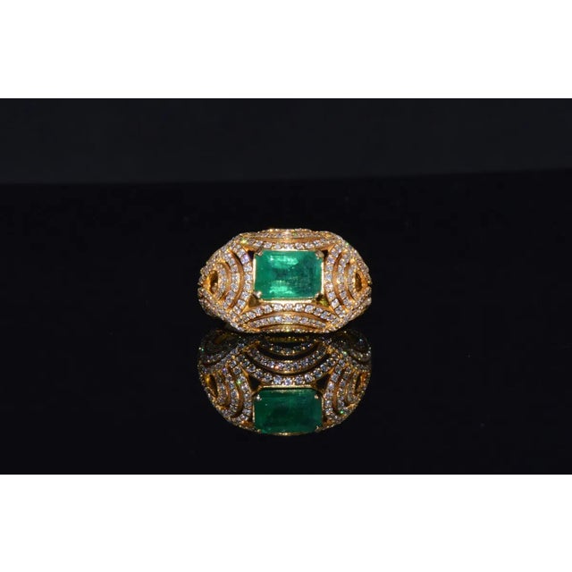 Certified Natural 5.45Cts VS F Diamond Emerald 18K Solid Gold Dome Bombay Ring, size 6.75 For Sale - Image 9 of 12