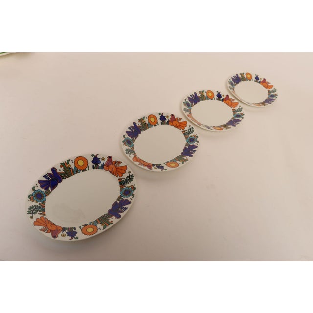 Villeroy & Boch Set of Four Vintage Villeroy & Boch "Acapulco" Bird Motif Deep Oval Plates For Sale - Image 4 of 17