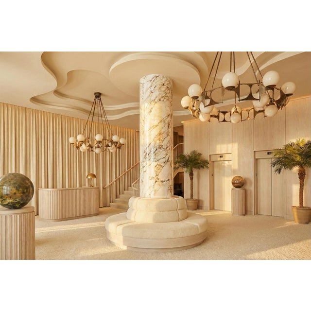 Embrace the allure of our 1950s brutalist-style chandelier lamp and uncover its timeless majesty. Featuring a 130 cm...