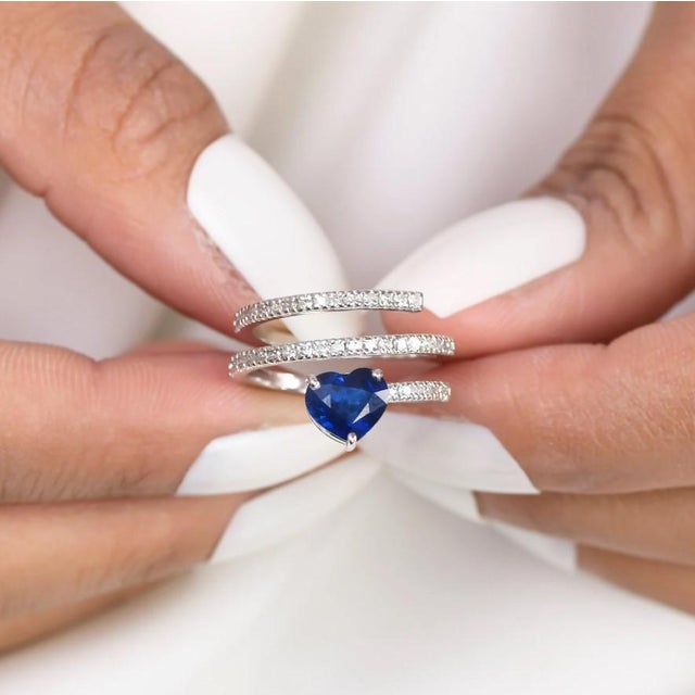 Natural 1.58 cts blue sapphire heart & 0.48 cts diamond ring in 18k gold For Sale - Image 13 of 18
