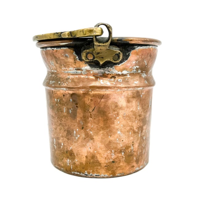 Metal Vintage Hammered Copper Cachepot With Brass Swing Handle — Rustic European / English Country / Colonial Style For Sale - Image 7 of 13