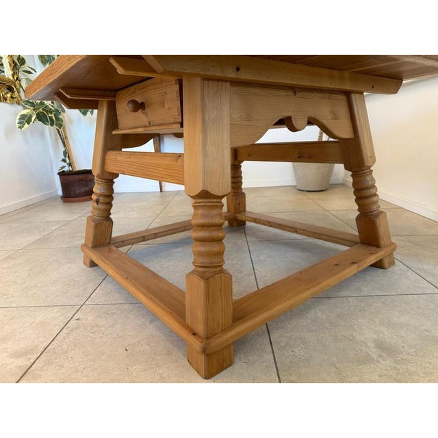 Farmhouse Dining Table in Pine For Sale - Image 4 of 14