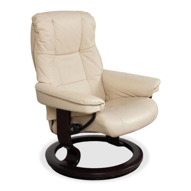 Set of Mayfair Leather Chair with Ottoman from Stressless For Sale - Image 4 of 18