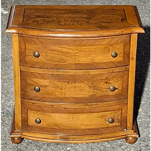 20th Century Italian Crossbanded Walnut Side Cabinet For Sale In Washington DC - Image 6 of 9
