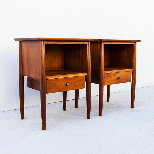 Brown Restored 1950s Mount Airy Walnut & Brass Sculptural Mid Century Nightstands, Attributed, Pair For Sale - Image 8 of 12