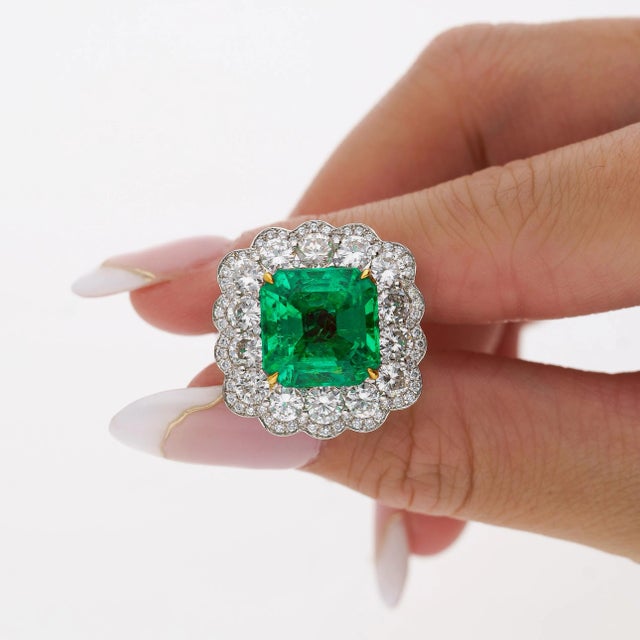 Grs Certified 8.04 Carat Minor Oil Colombian Emerald & Diamond Halo Ring For Sale - Image 4 of 7