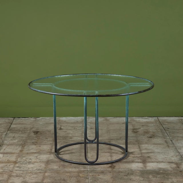 Metal 1960s Round Patio Table With Oxidized Bronze Frame by Walter Lamb for Brown Jordan, Attributed For Sale - Image 7 of 10