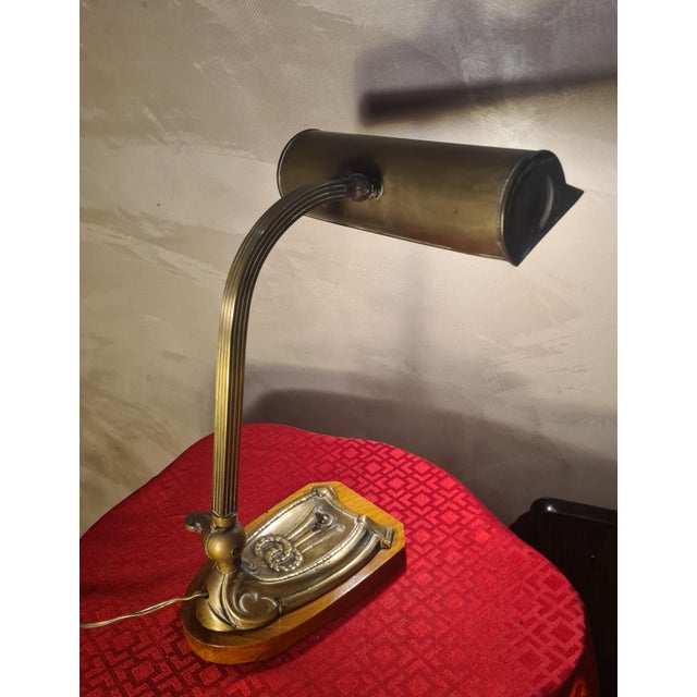 Art Deco Adjustable Notary Desk Lamp in Brass and Varnished Wooden Base, 1920 For Sale - Image 4 of 8