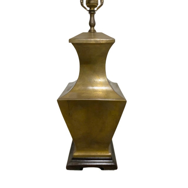 Chinese Vintage Mid-Century Chinese Style Brass Table Lamp For Sale - Image 3 of 6
