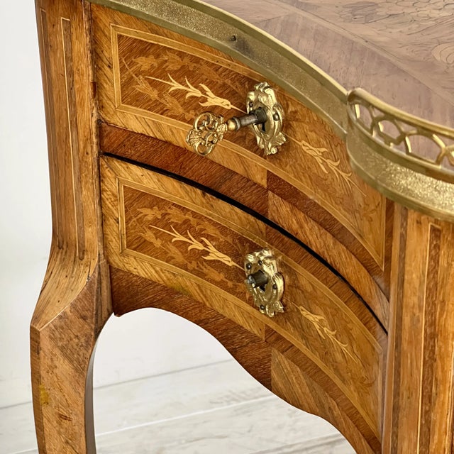 French Kingwood and Marquetry Inlaid Kidney Shaped Side Table For Sale - Image 10 of 11