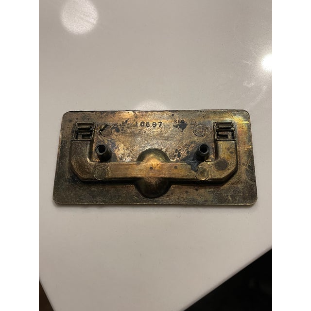 Glossy brass finish